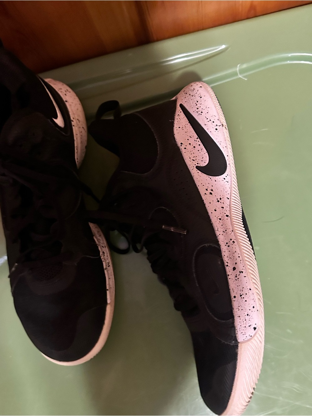 Women’s basketball shoes